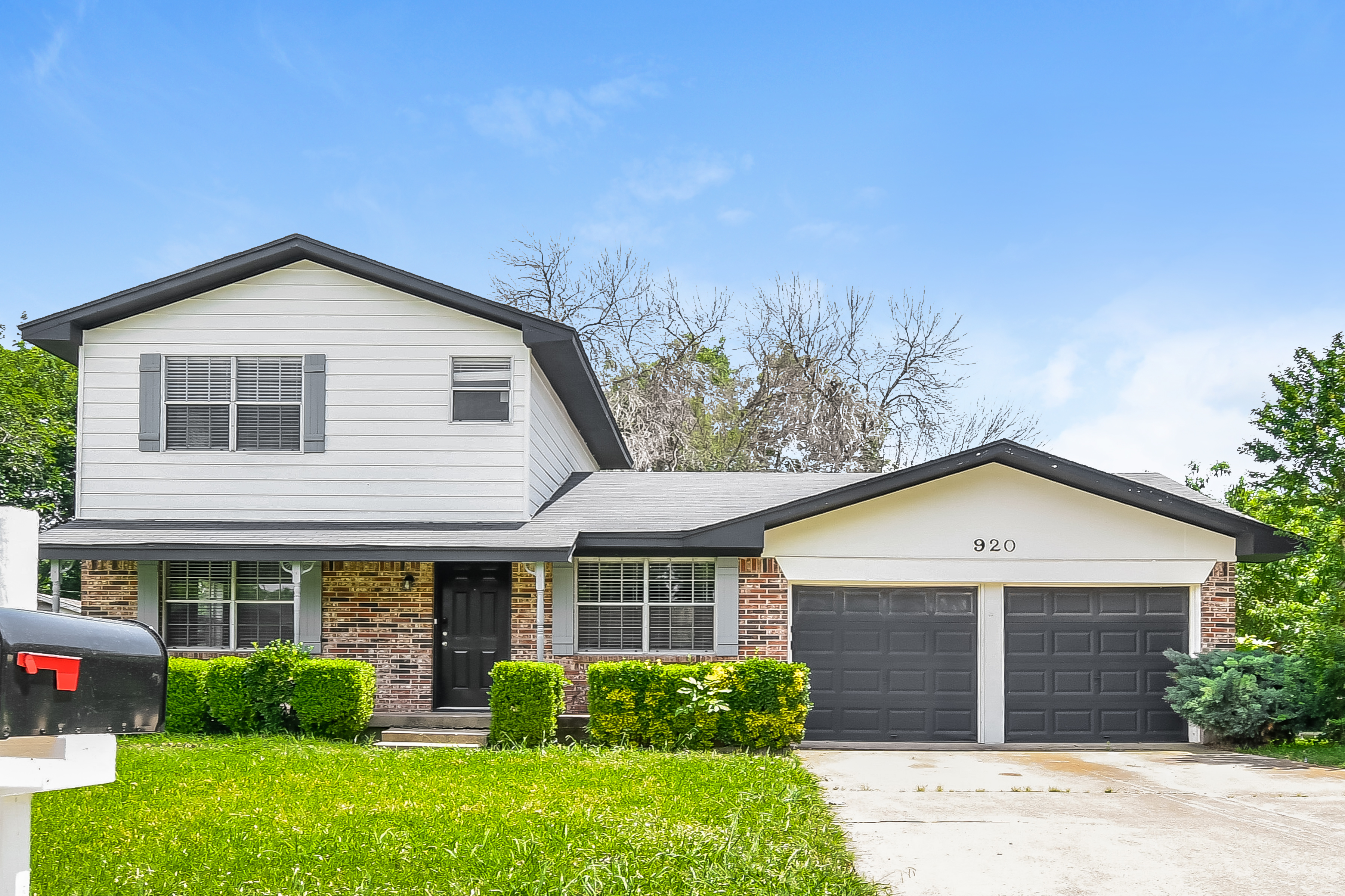 920 Royal St Forney, TX 75126